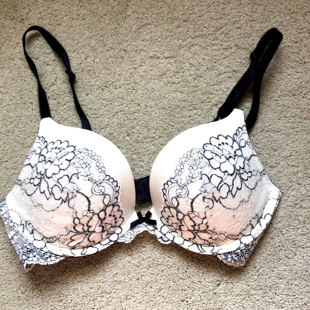 Victoria’s Secret dream angels push up